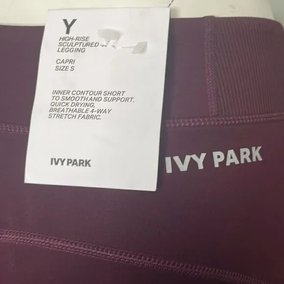 Ivy Park High Rise Capri Small . - Picture 3 of 3